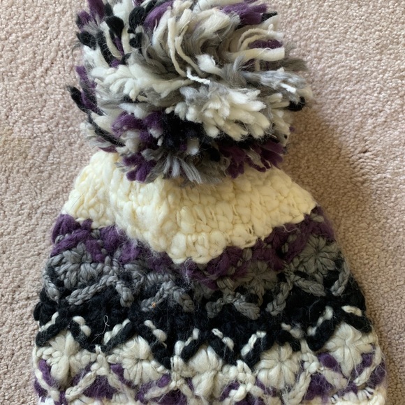 Free People Accessories - Free People knit Pom Pom beanie